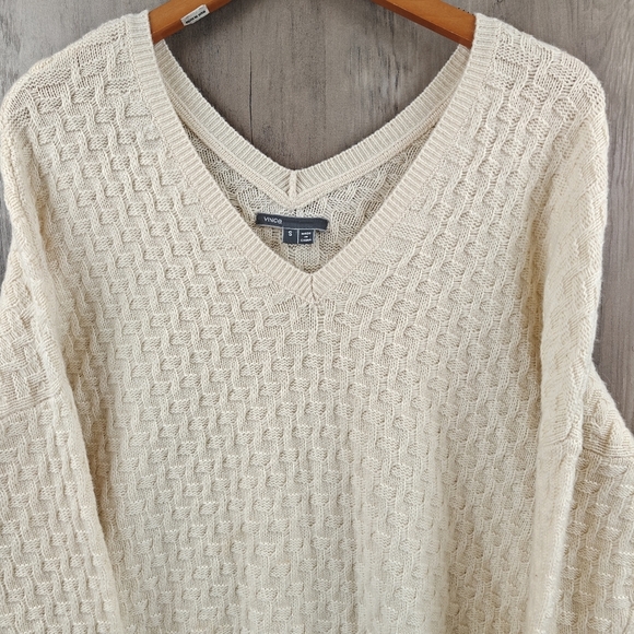 Vince Ivory V-Neck Cashmere Wool Blend Long Sleeve Textured Sweater Size Small - Picture 4 of 8